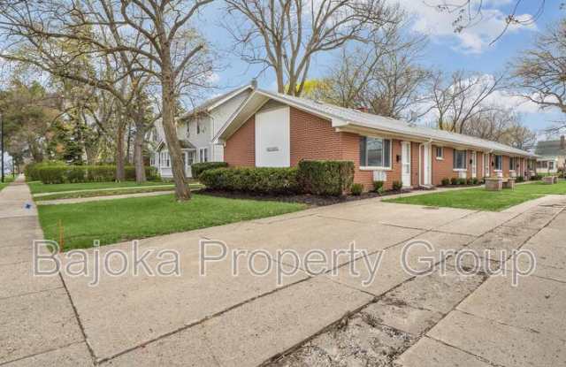 1615 W 9 Mile photos photos