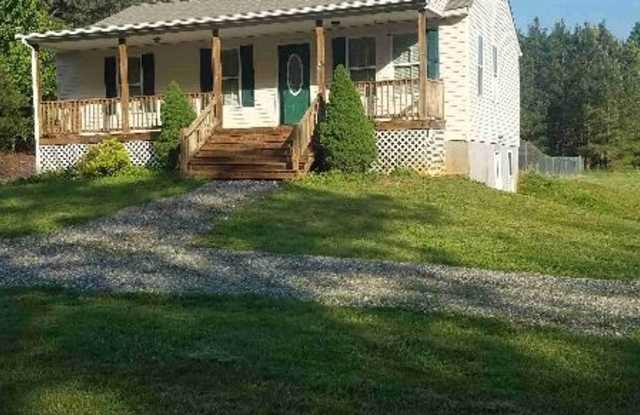1990 Oakleigh Ave - 1990 Oakleigh Avenue, Appomattox County, VA 24522