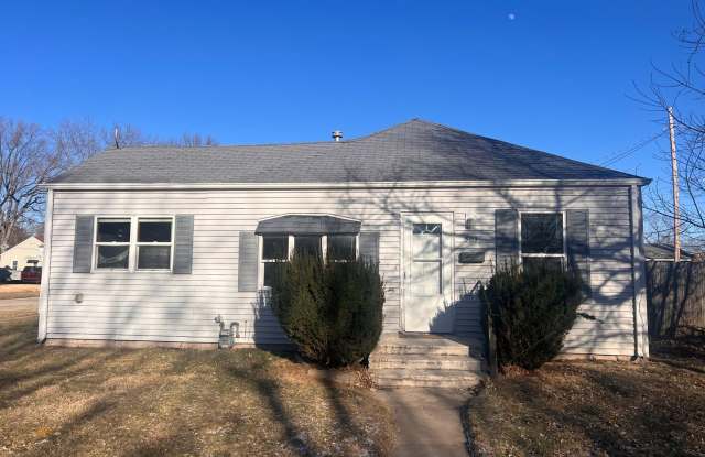 Freshly Renovated 2 Bed / 1 Bath Home on Corner Lot – Davenport, IA photos photos