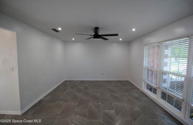 3002 Edgewood Drive NE Gallery 4