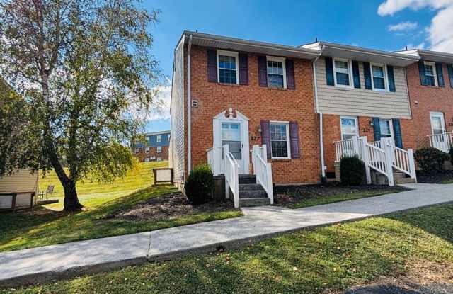 2 Bedroom, 1.5 Bath Townhouse photos photos