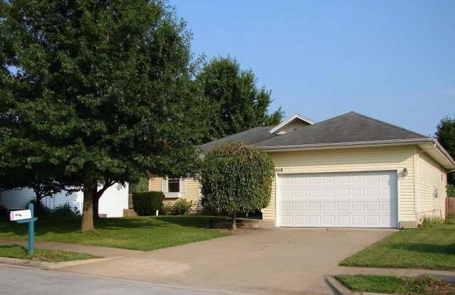 Now Available! Gorgeous Walkout Basement Home with a Pool, Ozark photos photos