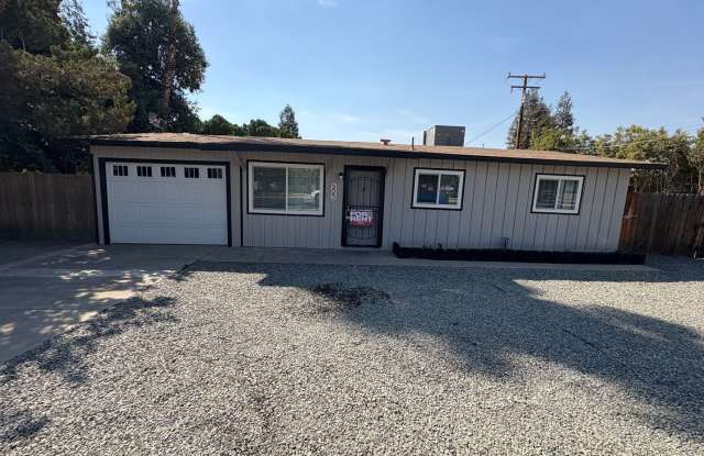 NE Visalia home available now! - 505 North Lovers Lane, Visalia, CA 93292