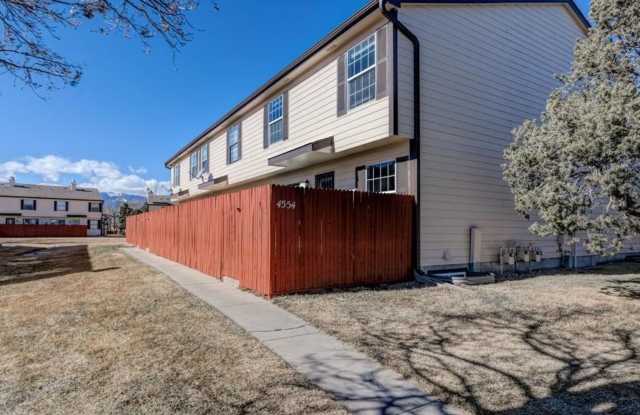 2 Beds 3 Bath Townhome Minutes From Peterson Air Force Base!!! - 4554 Lamplighter Circle, Colorado Springs, CO 80916