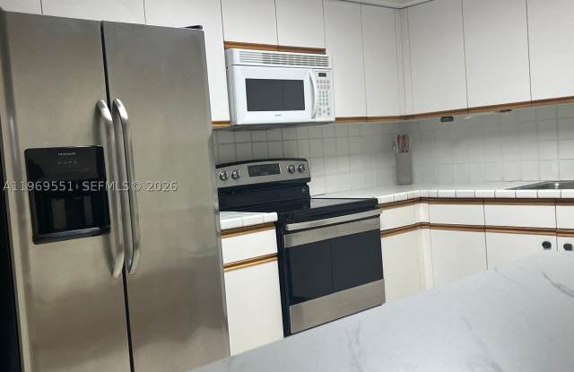 3530 Mystic Pointe Dr Gallery 3