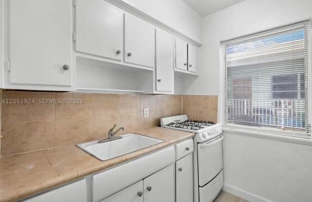 7721 Dickens Ave photos photos