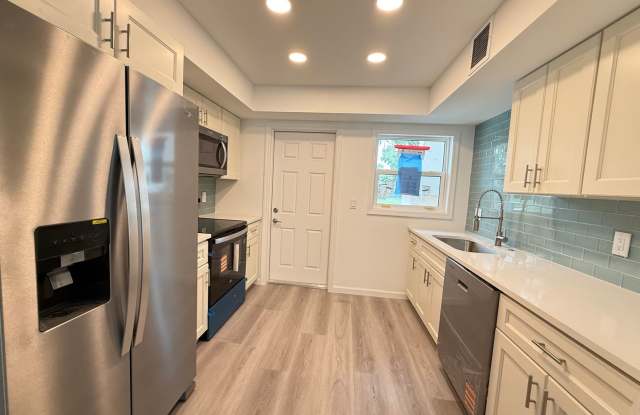 2/1 and 2/2 MAIDEN LANE APTS AVAILABLE NOW! photos photos