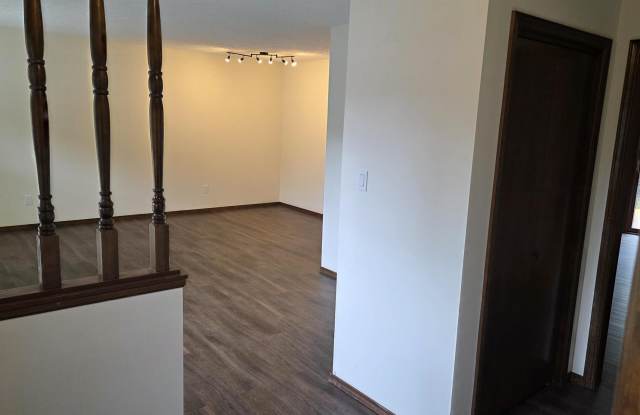 1504 E Bradshire Street Gallery 3