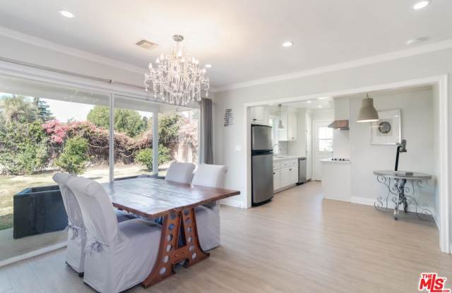 6951 COZYCROFT Avenue Gallery 3