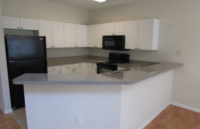 2013 Claudia Ln # 104 Gallery 3