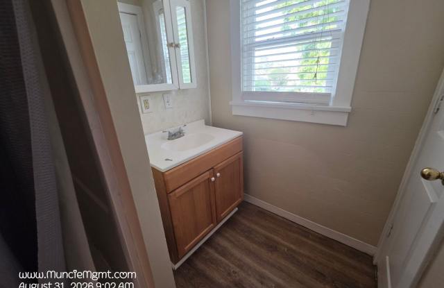 5 bedroom, 2 bath house - $1750 Gallery 4