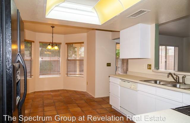 4329 E Woodland Dr Gallery 3