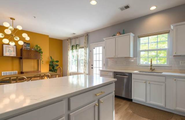 530 Raymond Drive - 1 Gallery 3