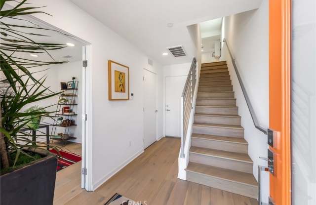 11580 Riverside Drive Gallery 2