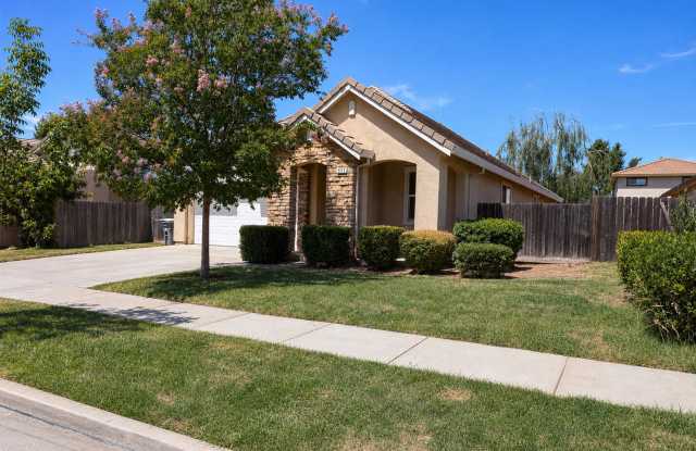 4 bedroom 2 bath home in Merced Gallery 3