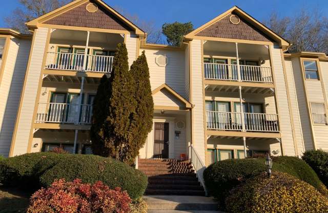 Large 2 Bedrooms / 2 Bathrooms ~ Lower Level Condo ~New flooring-updated countertops photos photos