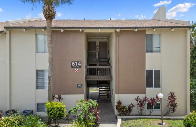 WATERFRONT LIVING IN SANDY COVE! | 1 BEDROOM, 1 BATH CONDO Gallery 1
