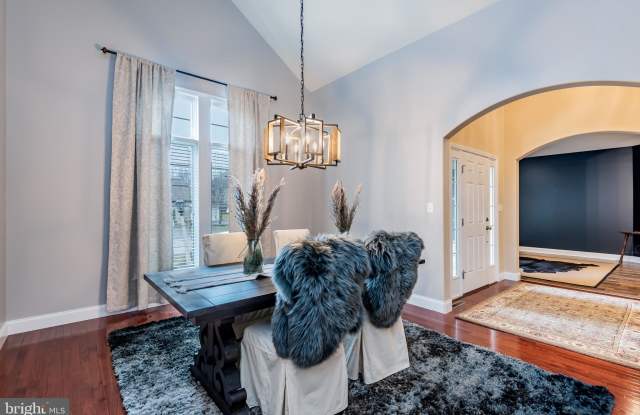 5024 AMELIAS PATH W Gallery 4