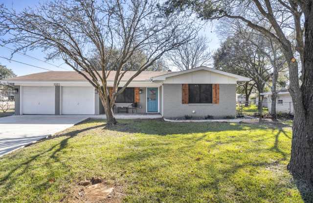 3301 East Drive Gallery 2