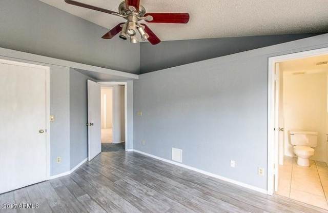 8026 W WETHERSFIELD Road Gallery 4