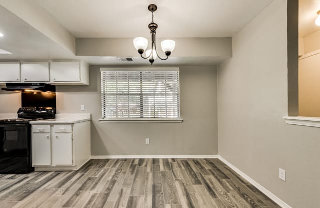 London Square Apartments Gallery 2