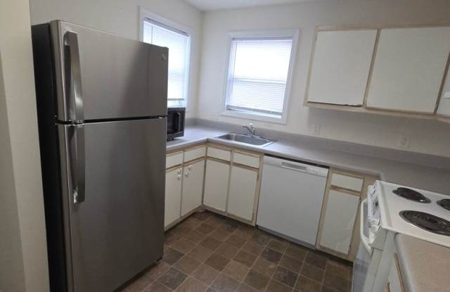 4 bed 4 bath condo at University Oaks with individual room rentals. $250 off your first full month's rent! Gallery 4