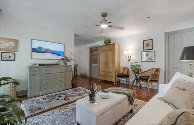 7 Evans Farm Rd Gallery 2