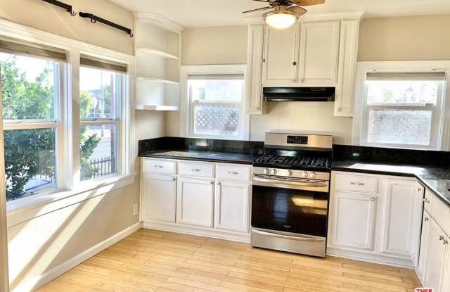 1671 VINEYARD Avenue Gallery 4