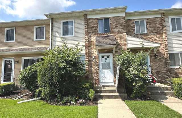 62 Town House Drive - 62 Town House Drive, East Massapequa, NY 11762