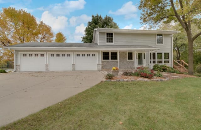 15731 Summit Drive - 15731 Summit Drive, Eden Prairie, MN 55347