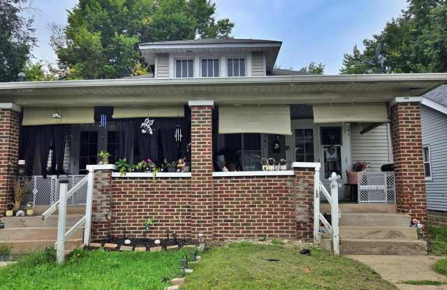 942 N Bradley Avenue Gallery 1