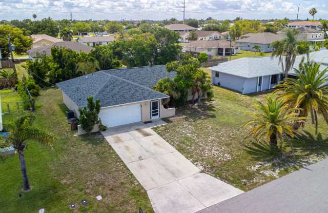 3/2 Home with Garage Available NOW photos photos
