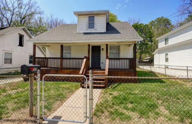 Newly Updated 4 Bedroom House near Campus! - 835 South Grant Avenue, Springfield, MO 65806