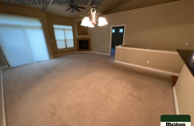 Beautiful University Park - Easy Living Home! Gallery 3