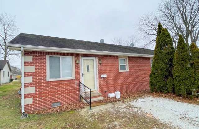 Well-Maintained 2 Bedroom! - 802 Orchard Avenue, Covington, IN 47932