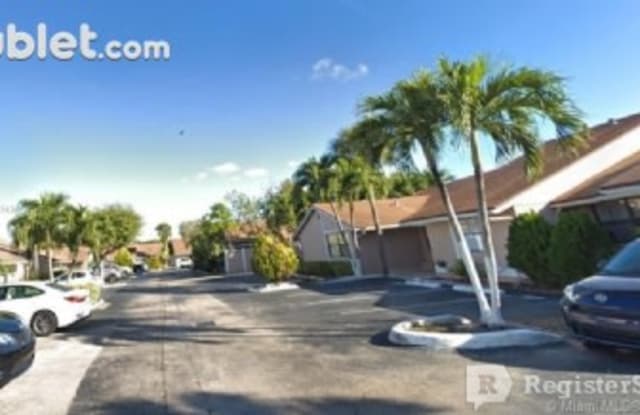 15570 SW 76th Ln  B93 - 15570 SW 76th Ln, Kendall West, FL 33193