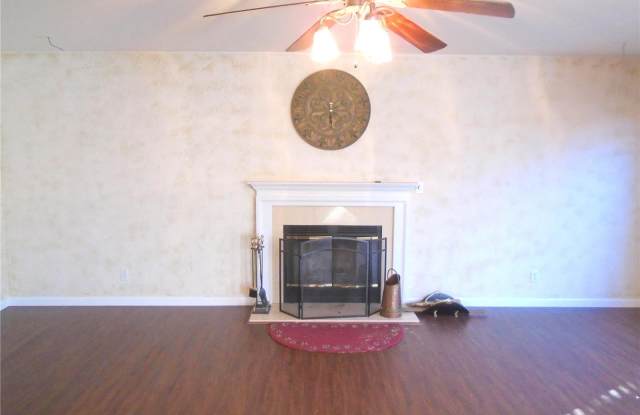 930 HOLLIDAY Drive Gallery 3