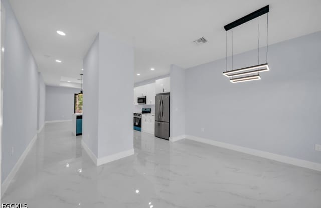 1009 Moore Avenue Gallery 2