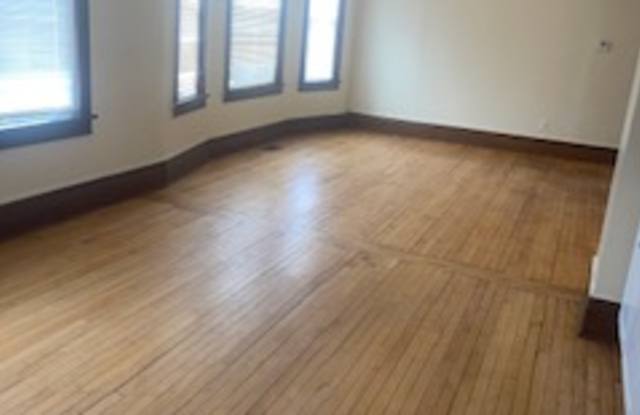 880 Margaret Street - 2 photos photos