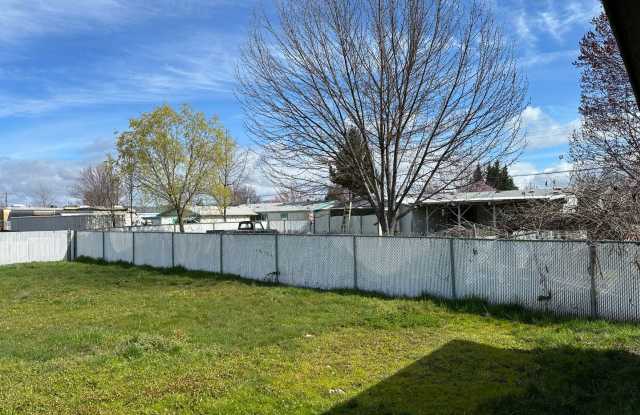 COME CHECK OUT THIS 3 BEDROOM 2 BATH Gallery 4