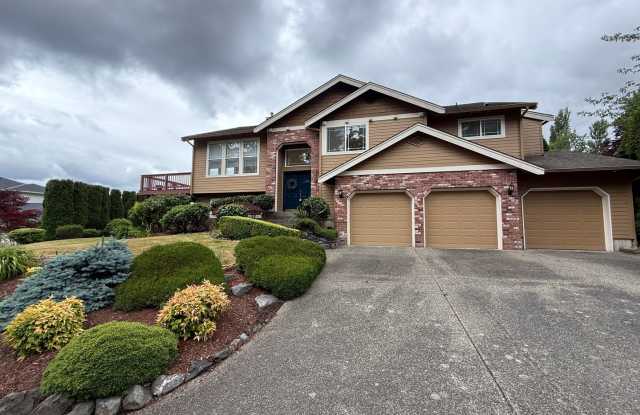 BREATHTAKING VIEW OF SEATTLE, MT RAINIER, BLAKE ISLAND AND CASCADE IN PORT ORCHARD photos photos