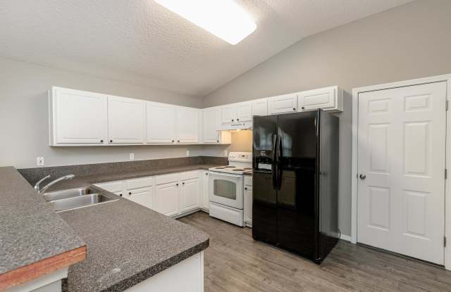 7687 VANDALAY DR Gallery 4