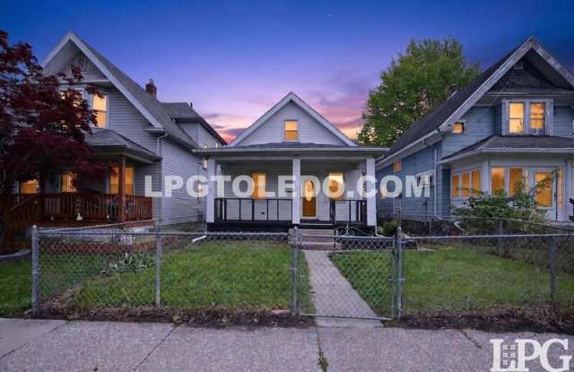 921 Berry St. photos photos