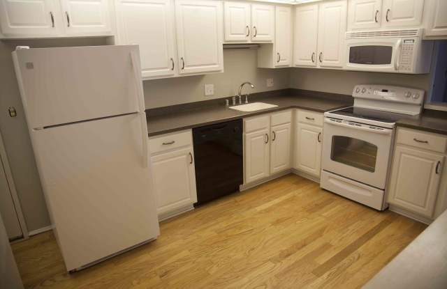 406 Sheffield Road - 406 Sheffield Road, Waukesha, WI 53186