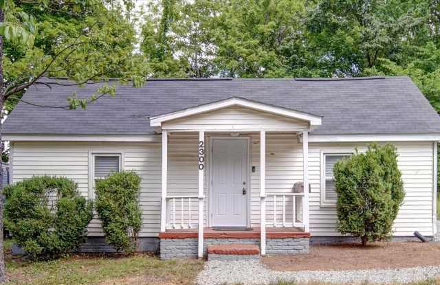 2300 Kennesaw Dr photos photos