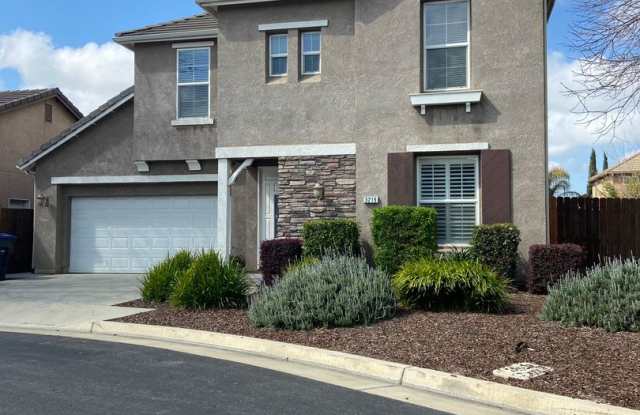 Lovely home available in Avalon! - 3219 North Fulgham Court, Visalia, CA 93291