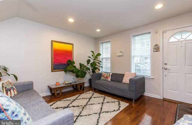 2208 CARPENTER STREET Gallery 3