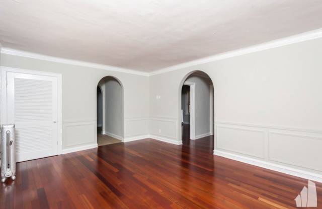 548 West Surf Street Gallery 2