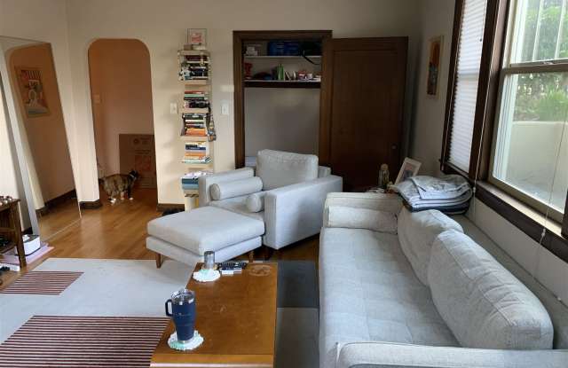 956 10th Avenue East - 956 10th Avenue East, Seattle, WA 98102