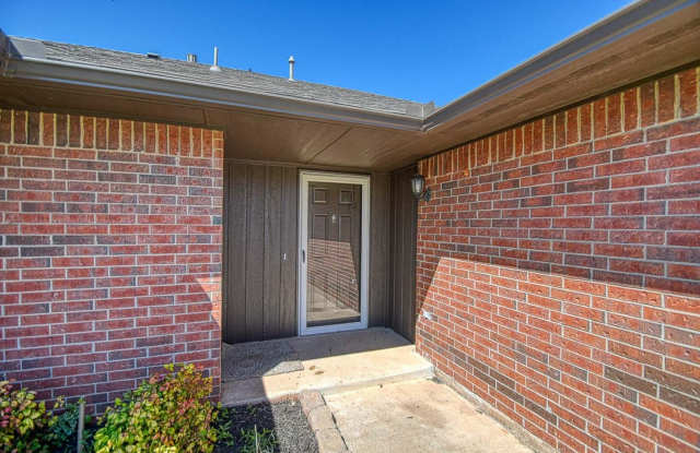 Beautiful Three Bedroom in South Norman! Gallery 4